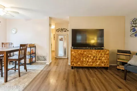6 Pembroke Ln #C, Whiting, NJ 08759