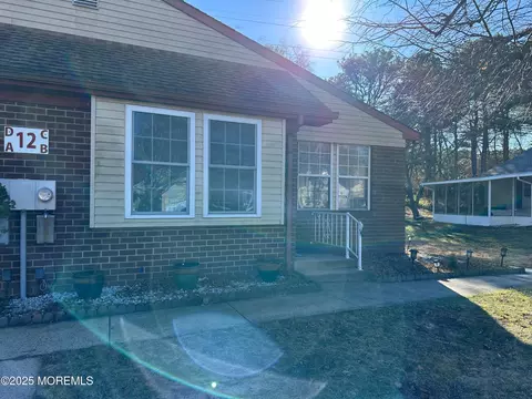 12 Golden Ct # B, Whiting, NJ 08759