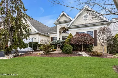 19 Torrey Pines Dr, Monroe, NJ 08831
