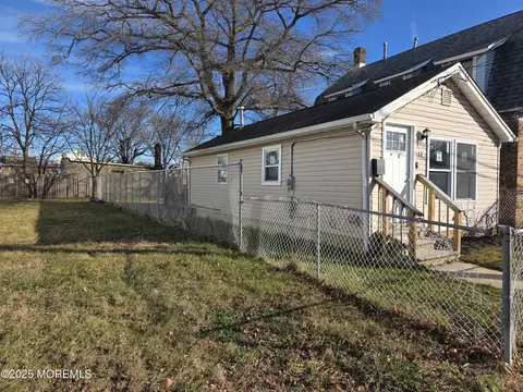 52 W Highland Ave, Keansburg, NJ 07734