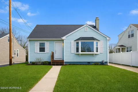 142 Monmouth Rd, Oakhurst, NJ 07755