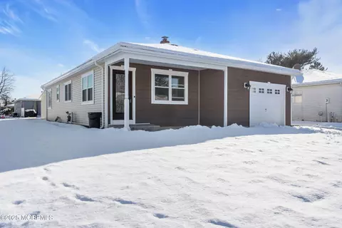 12 Tortola St, Toms River, NJ 08757