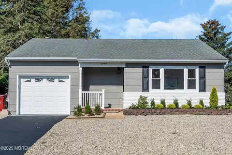 18 Gower Rd, Toms River, NJ 08757