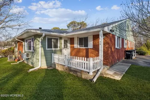 5 Blue Jay St #A, Manchester, NJ 08759