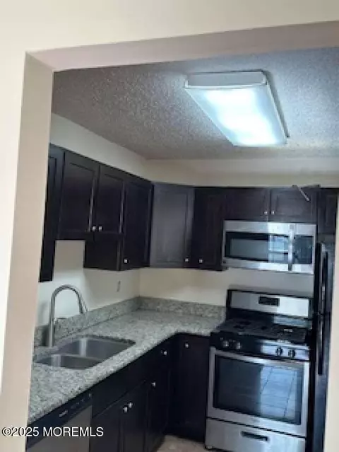 Kitchen - 702 Goldthread Ct, Jackson, NJ 08527 photo 2 of 3