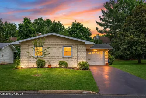 12 Dickinson Rd, Brick, NJ 08724
