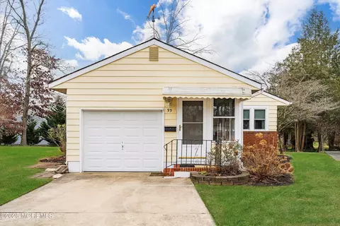 33 Gardenia Way, Toms River, NJ 08755