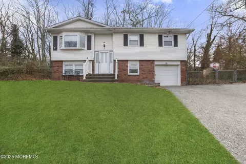 7 Citadel Ct, Jackson, NJ 08527