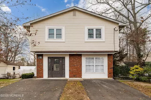 134 Shady Lane Dr, Lakewood, NJ 08701