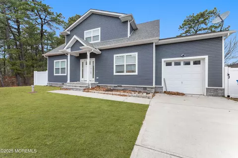 633 Amsterdam Ave, Toms River, NJ 08757