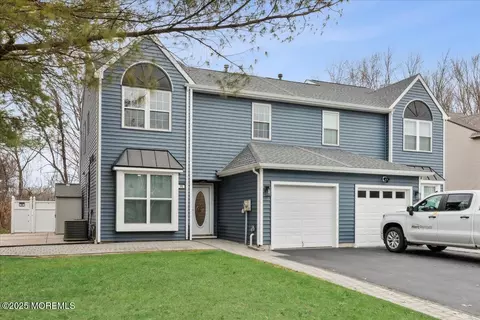 16 Longbrooke Ln #16, Freehold, NJ 07728