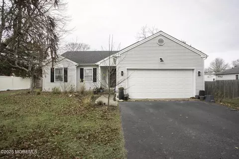 49 Oxycocus Rd, Manahawkin, NJ 08050