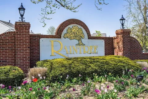 89 Greenwood Dr, Freehold, NJ 07728