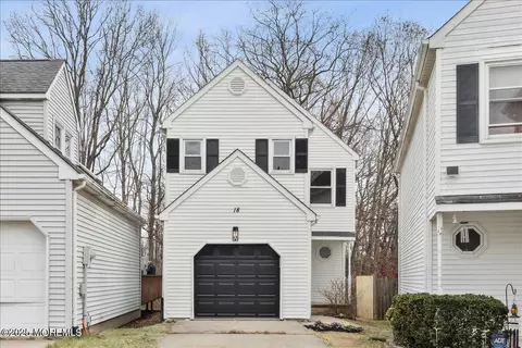 18 Oak Knoll Dr, Matawan, NJ 07747