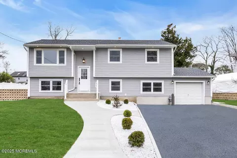 107 Oak Hill Dr, Toms River, NJ 08753
