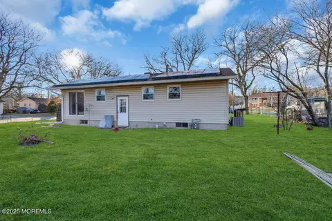 Exterior - 2 Drew Ct, Jackson, NJ 08527 photo 3 of 6
