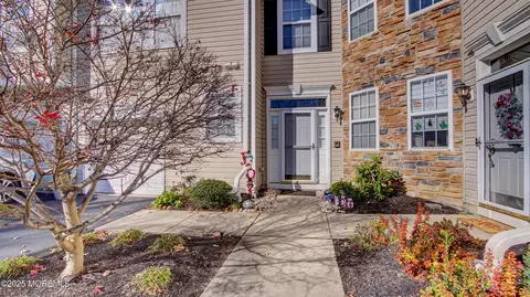 232 Shinnecock Dr, Manalapan, NJ 07726