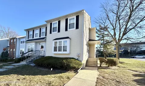 1 Gwizdak Ct, Sayreville, NJ 08872