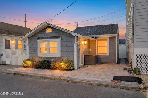 12 W Rutherford Ln, Lavallette, NJ 08735