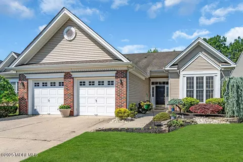 24 Oakmont Ln, Jackson, NJ 08527