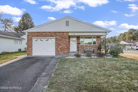 39 Fontana St, Toms River, NJ 08757