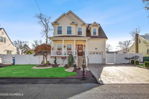 82 Tyndale Ave, Monroe, NJ 08831