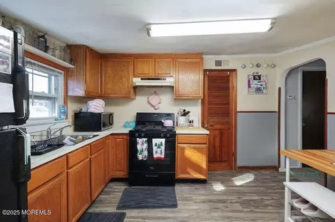 Kitchen - 47-49 Appleton Ave, Leonardo, NJ 07737 photo 5 of 6