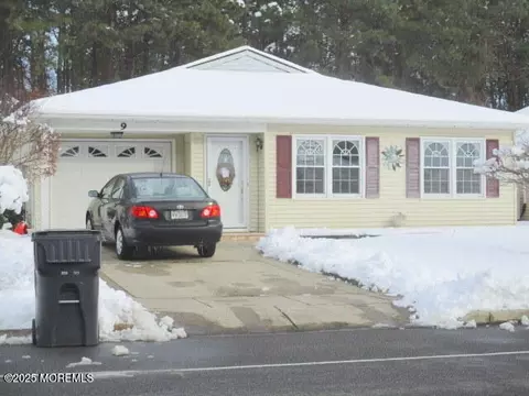9 Lions Head Blvd S, Brick, NJ 08723