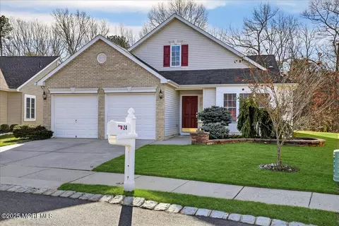 24 Shadow Creek Ct, Jackson, NJ 08527