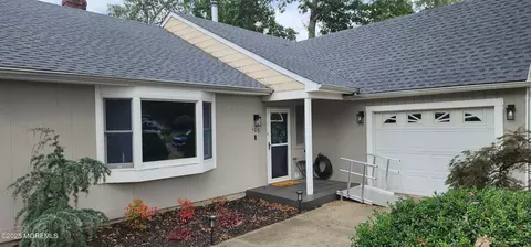 105 Menlow Ct, Toms River, NJ 08755