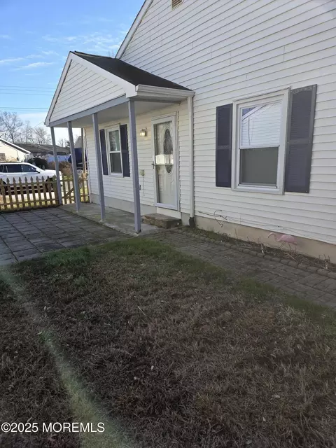 304 Lake Champlain Dr, Little Egg Harbor, NJ 08087