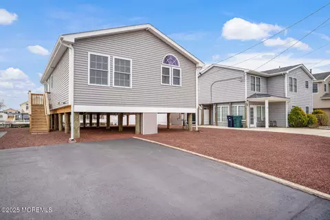 9 Lake Saint Clair Dr, Little Egg Harbor, NJ 08087