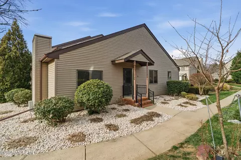 51 Malibu Ct, Old Bridge, NJ 08857