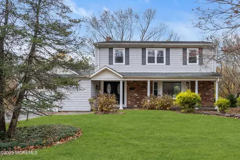 2 Zimm Ln, Jackson, NJ 08527