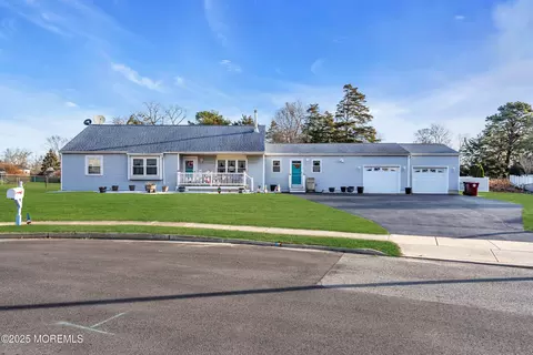 82 Scott Dr, Bayville, NJ 08721