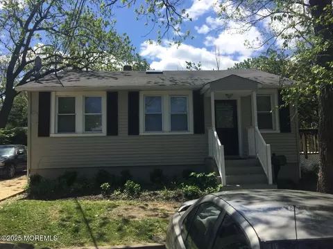16 Leighton Pl, Red Bank, NJ 07701
