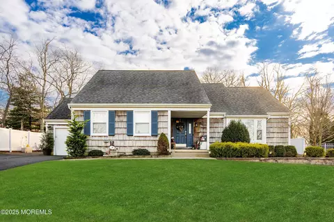 323 Suburban Dr, Toms River, NJ 08753