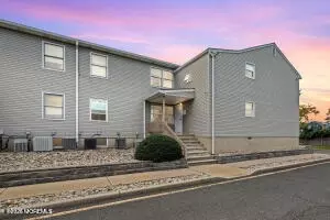 213 Main St #4, Keansburg, NJ 07734