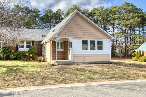 25 Molly Pitcher Blvd #B, Whiting, NJ 08759