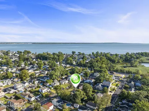 250 Brookside Ave, Laurence Harbor, NJ 08879