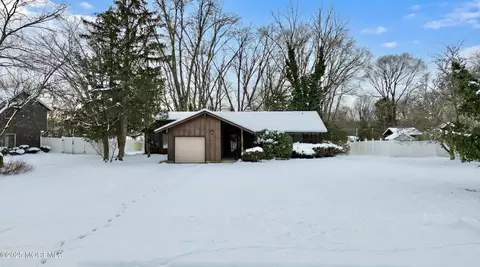 15 Summit Ave, Manalapan, NJ 07726