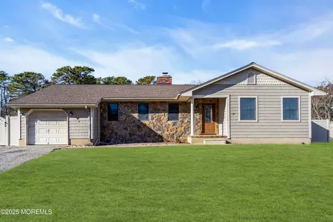 127 Mello Ln, Toms River, NJ 08753