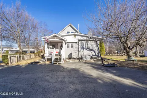 396 Monmouth St, East Windsor, NJ 08520