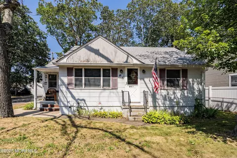 2821 Herbertsville Rd, Point Pleasant, NJ 08742