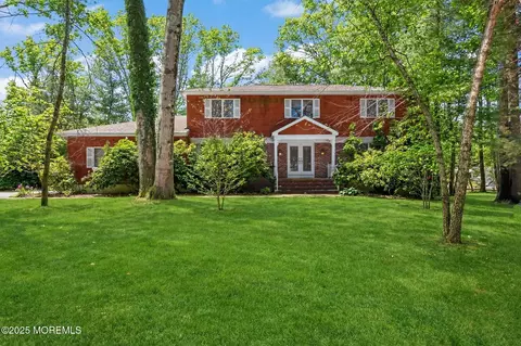 4 Forest Ct, Morganville, NJ 07751