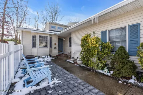 5 Cherrywood Cir #105, Brick, NJ 08724