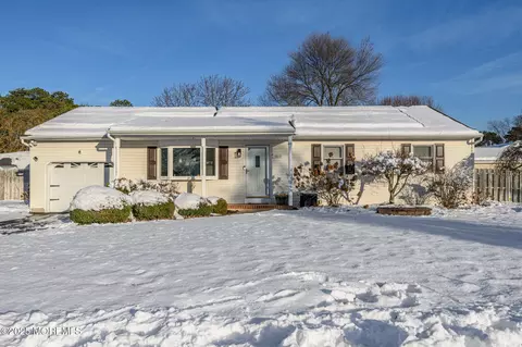 1212 Pemberton St, Toms River, NJ 08757