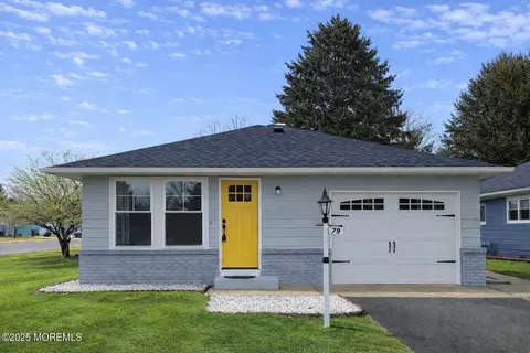 79 Guadeloupe Dr, Toms River, NJ 08757
