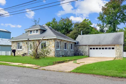 1 Saint Marks Pl, Keansburg, NJ 07734