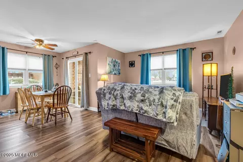27 Florence Tollgate Apts Pl # -2, Florence, NJ 08518